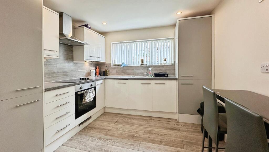 1813663d--4F74-8E99-0C6F06F949CE-15878-00000577D46