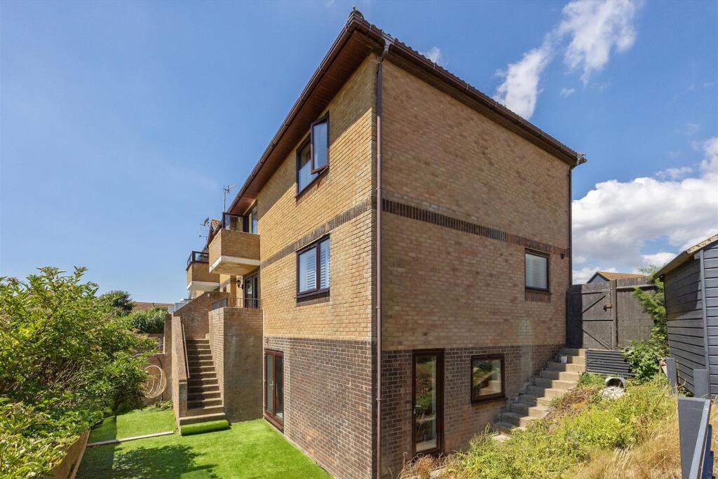 Brighton Road, Pebble View, 2-016 (1).jpg