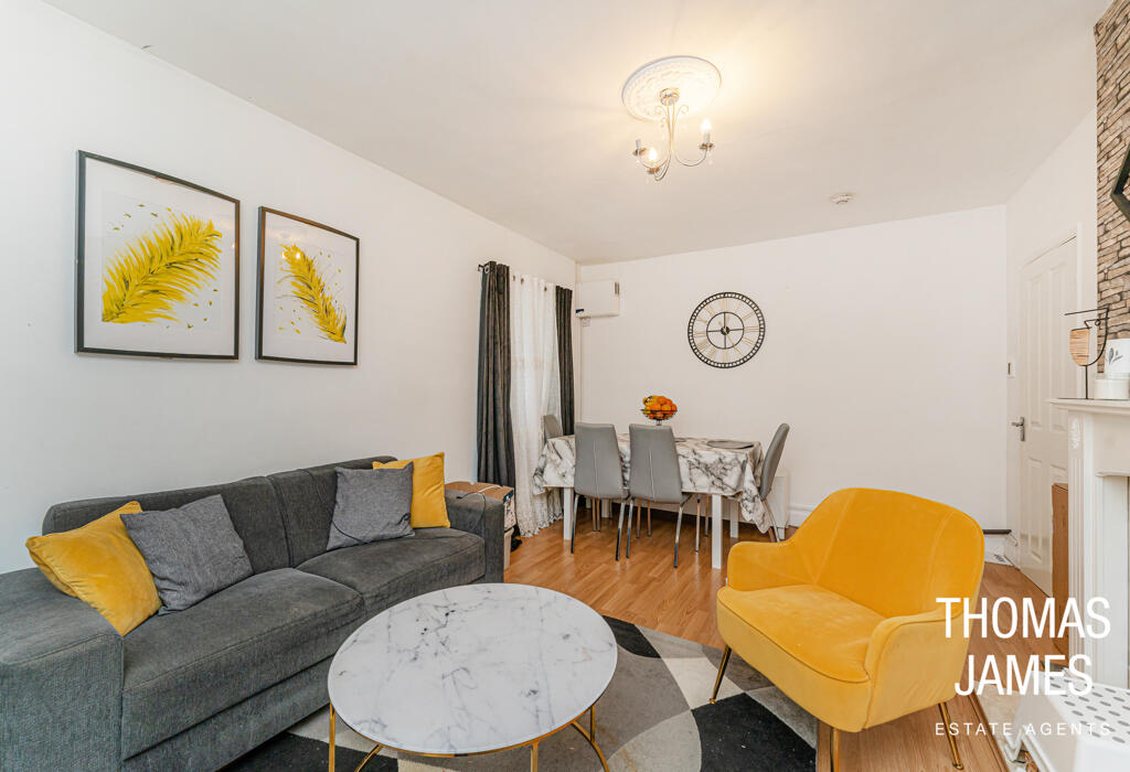 Grasmere Court, spacious lounge