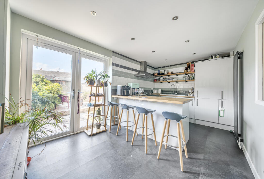 1325581-8-688a588...