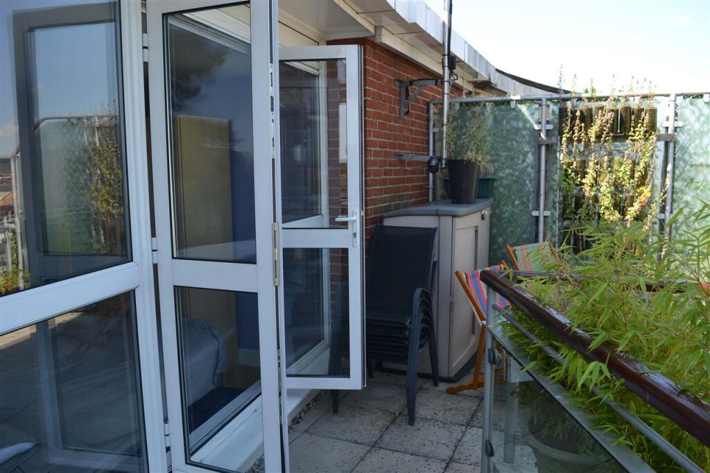 DOORS ONTO TERRACE