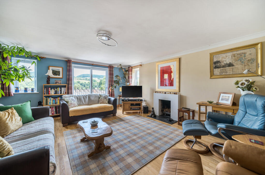 1327016-2-688b7a7...