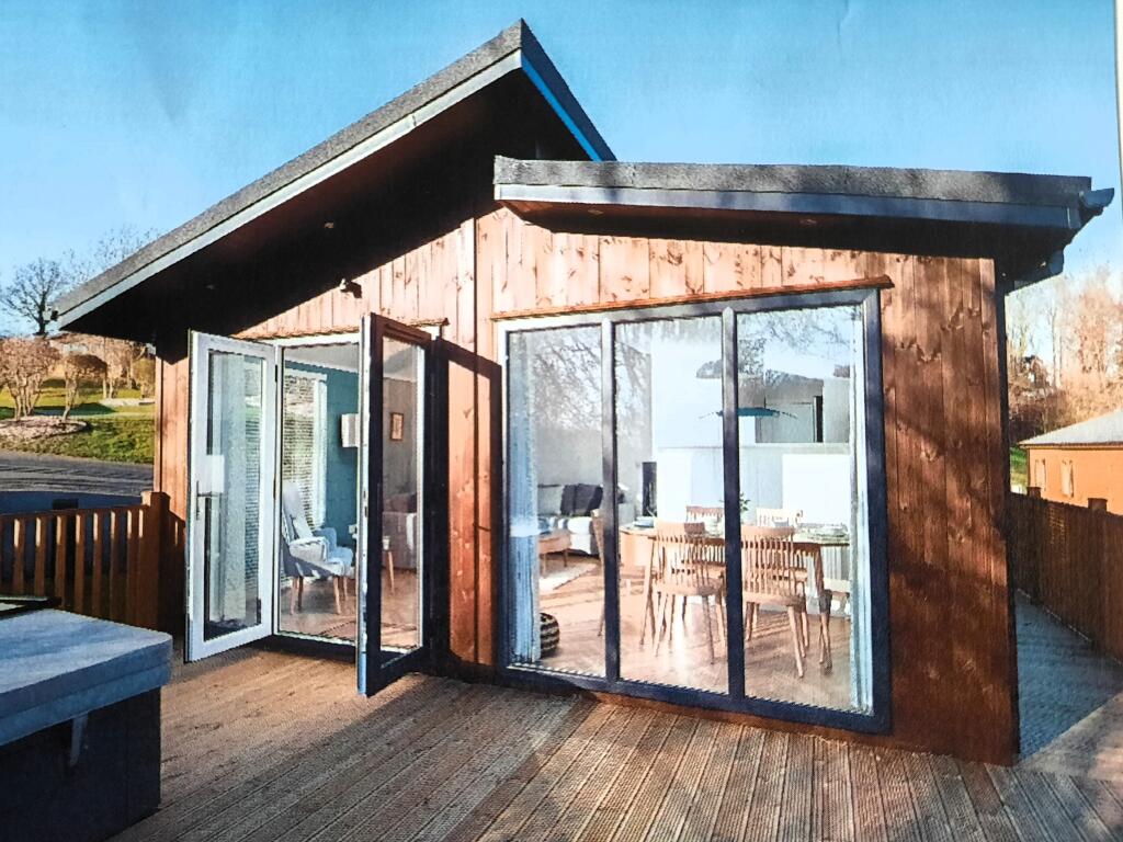 Front of Property Decking &amp; Hot Tub