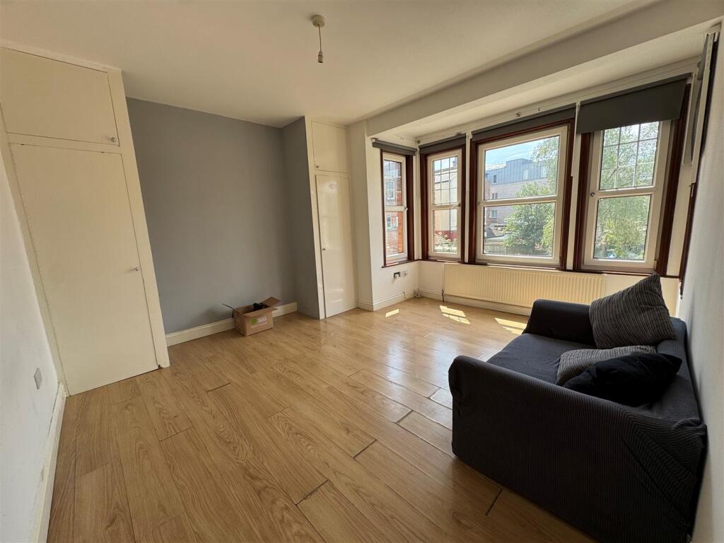 Bedroom 1.jpg