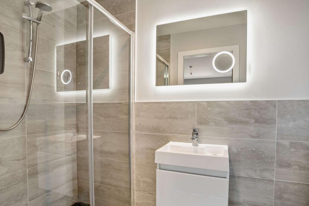 Bedroom 2 en suite