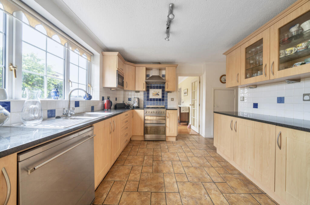 1311693-10-685e6a...