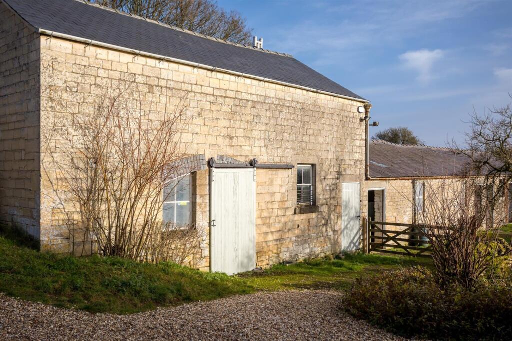 18 - Dowmans Farmhouse - GL53 9QY - Web.jpg