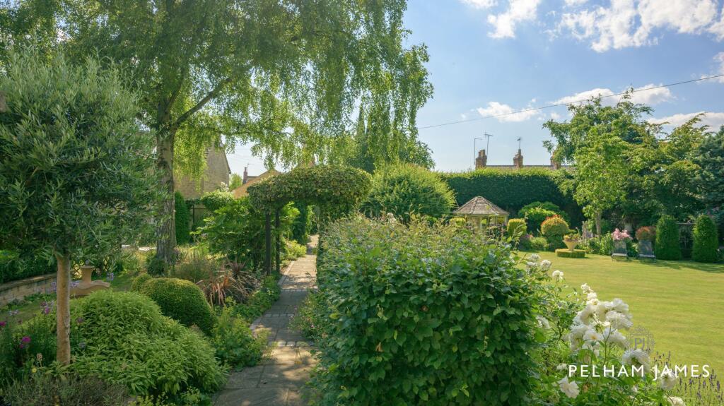Gardens, Crestwood, Stamford