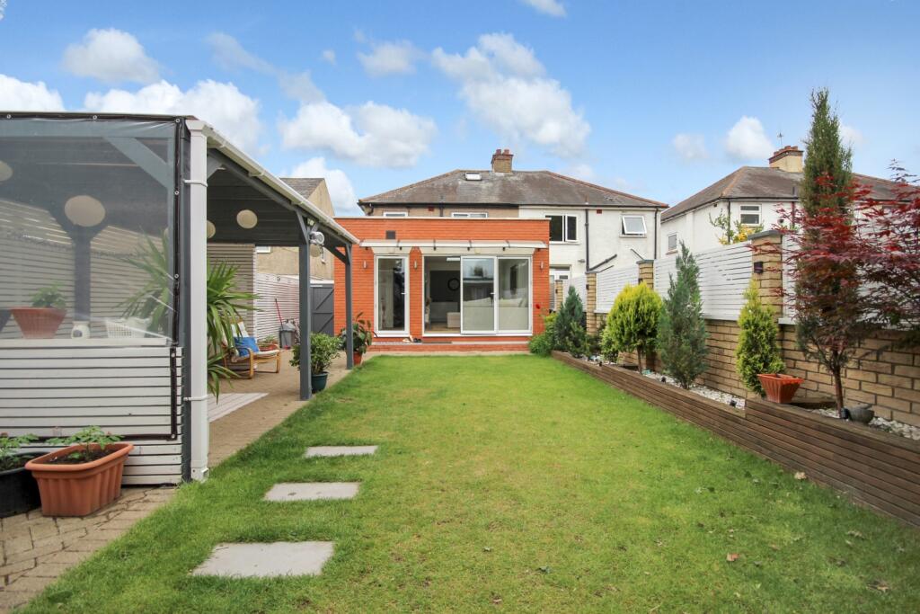 Rear garden shot from the back