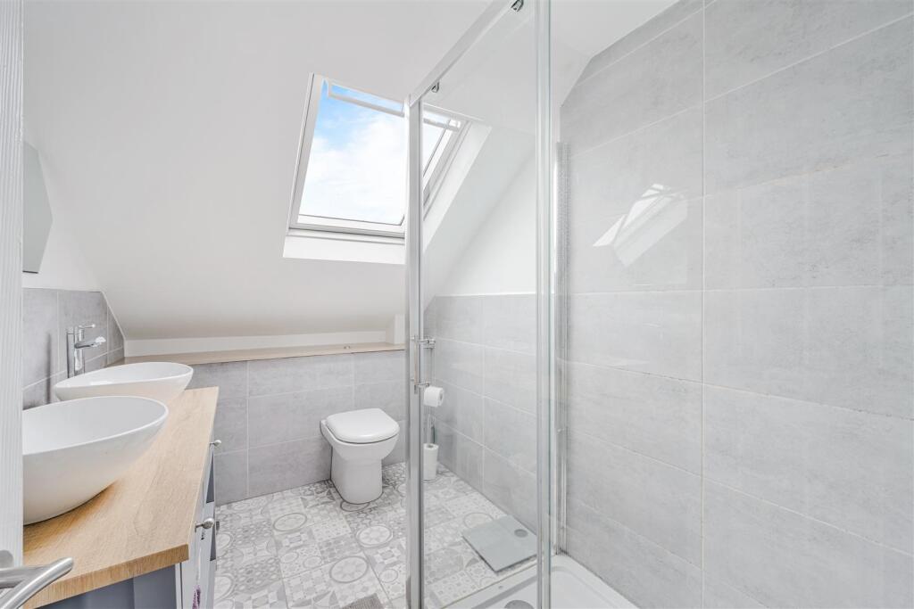 MIDDLE CLOSE (23).jpg