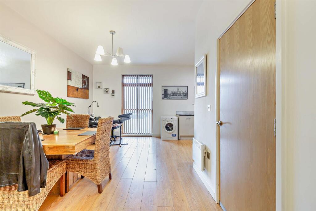 8665325-interior04-800.jpg