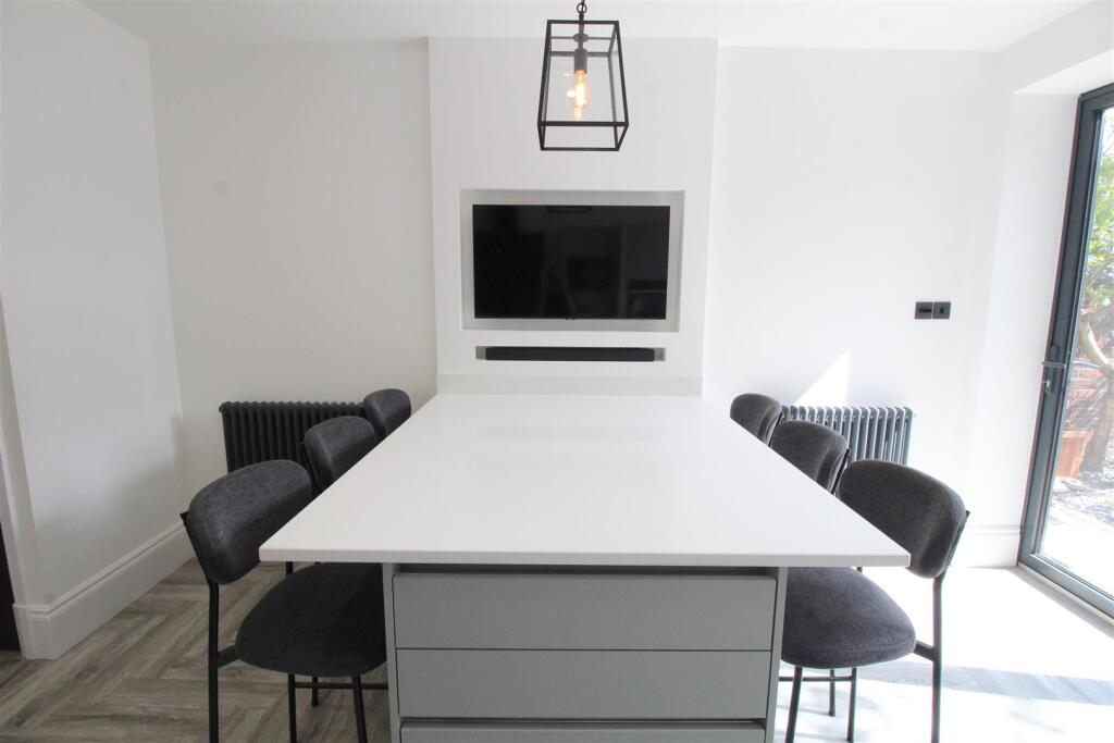 Park Rd, 50A, kitchen island.JPG