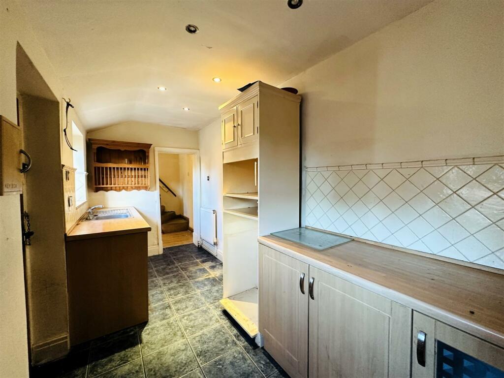 Kitchen1.jpg
