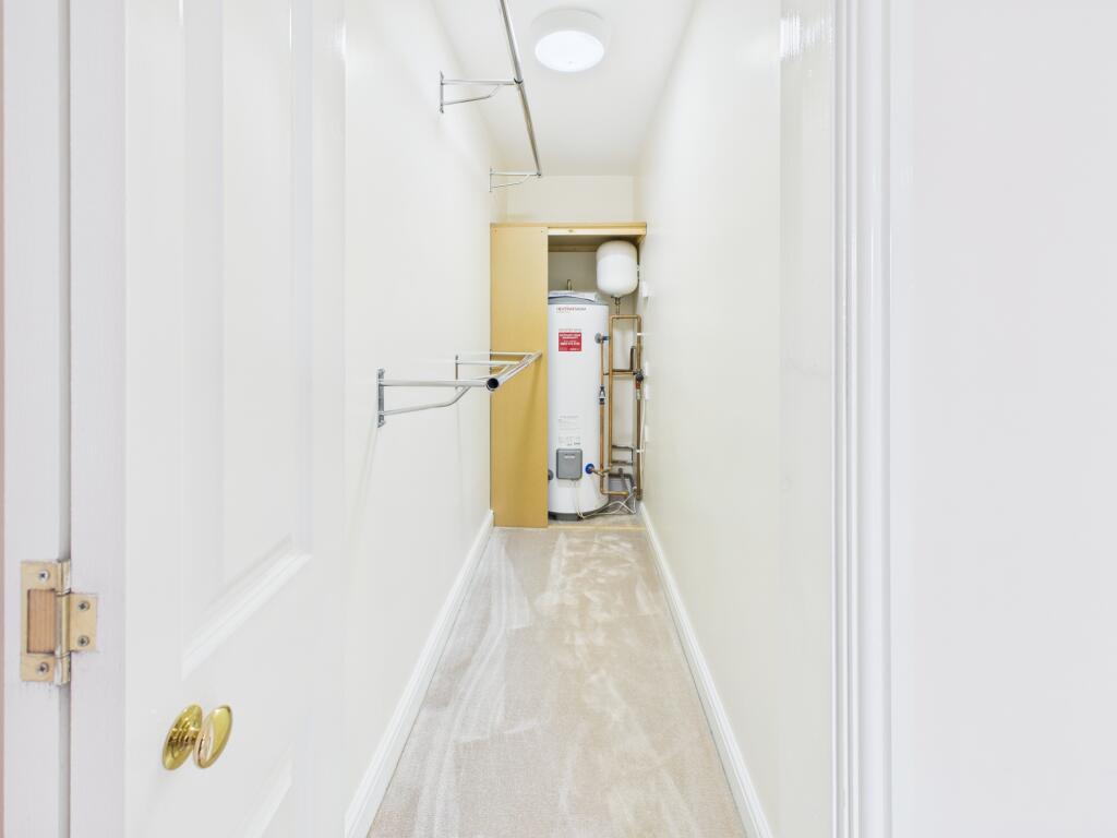 CAM02519G0-PR0349-STILL020