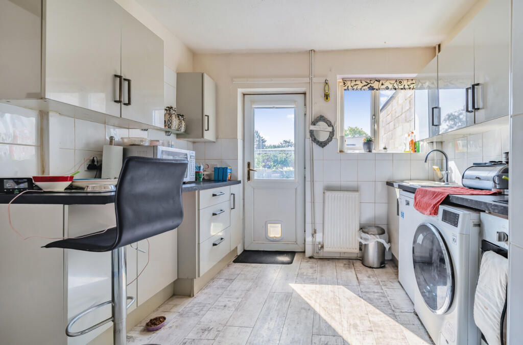 1305719-19-684bed...