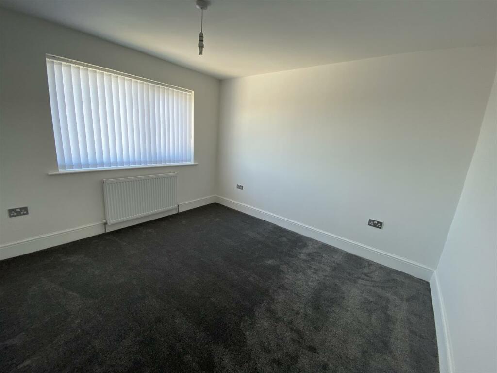 Bedroom no.2 rear double: