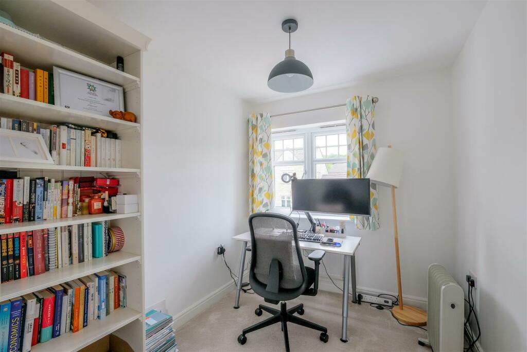 Bedroom 6 (Study)