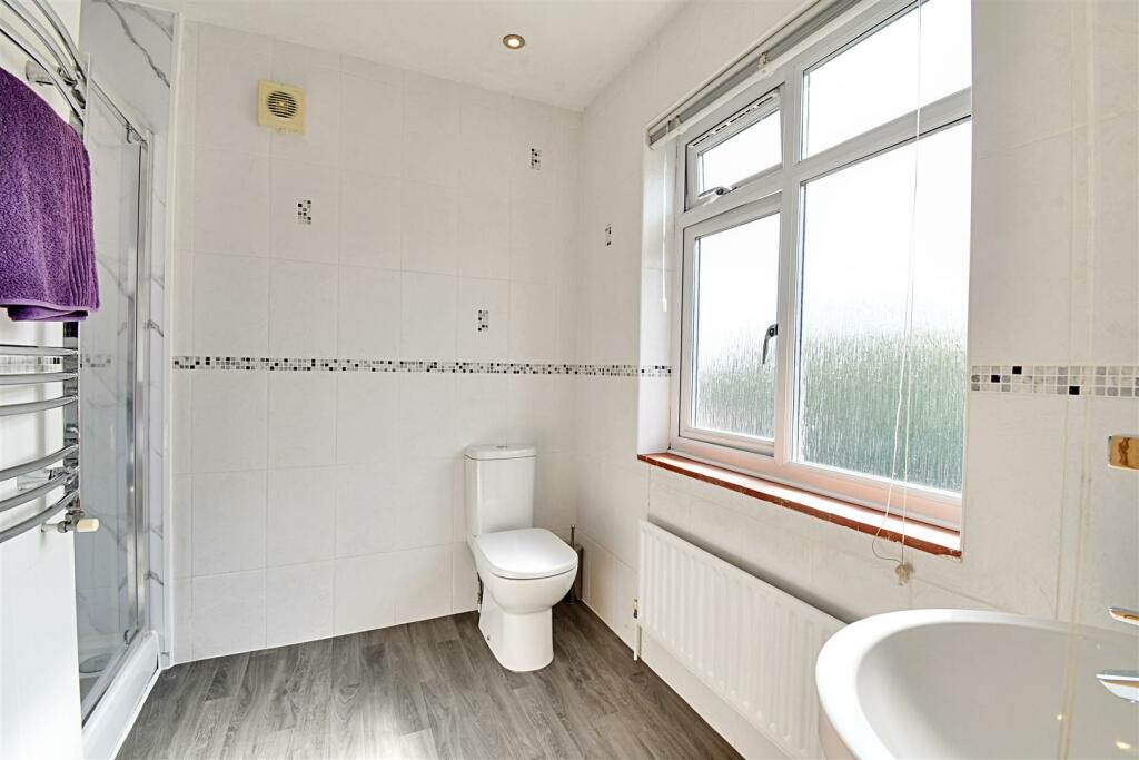 Ensuite 1.jpg