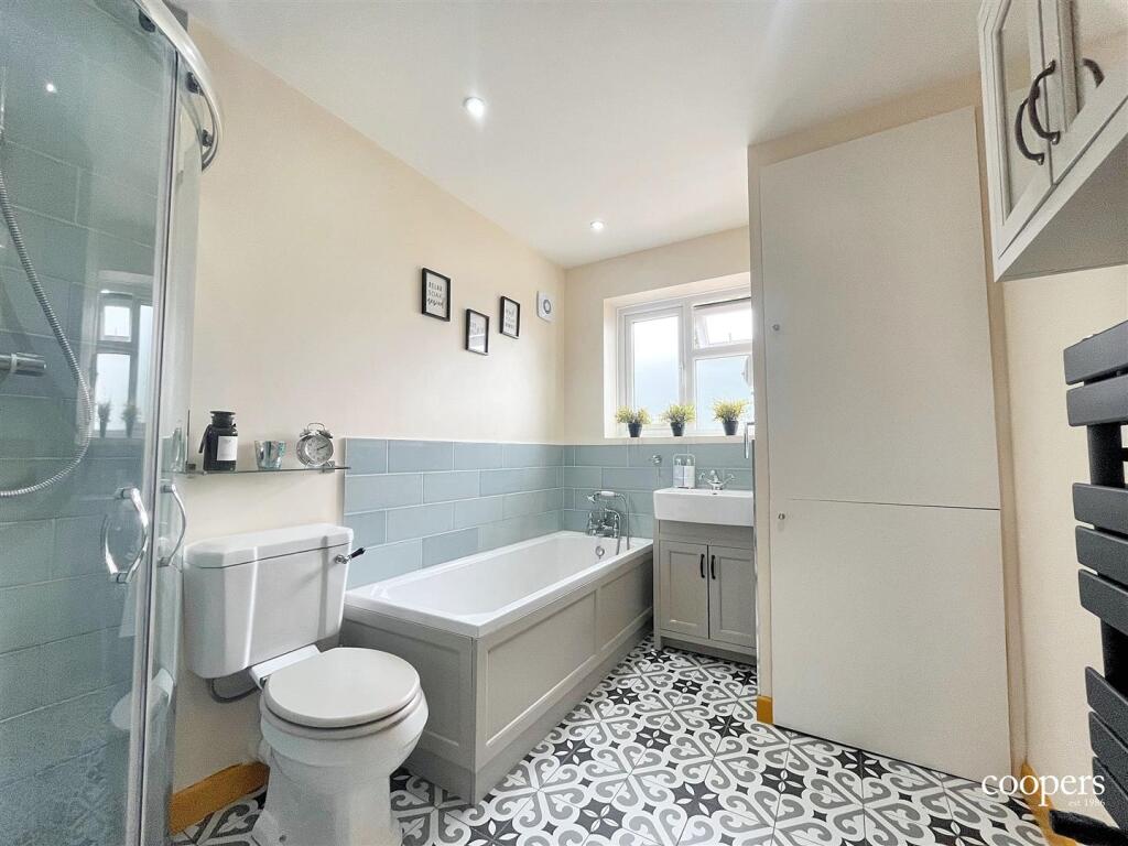 Bathroom (18).jpg