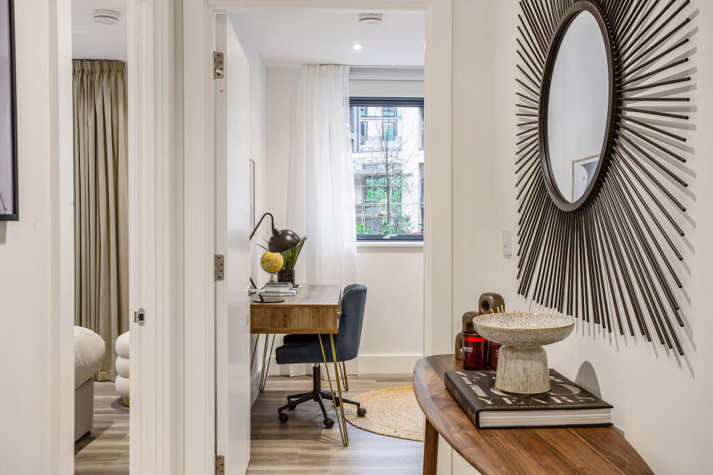 69804_Show-Flat-Heathside (16).jpg