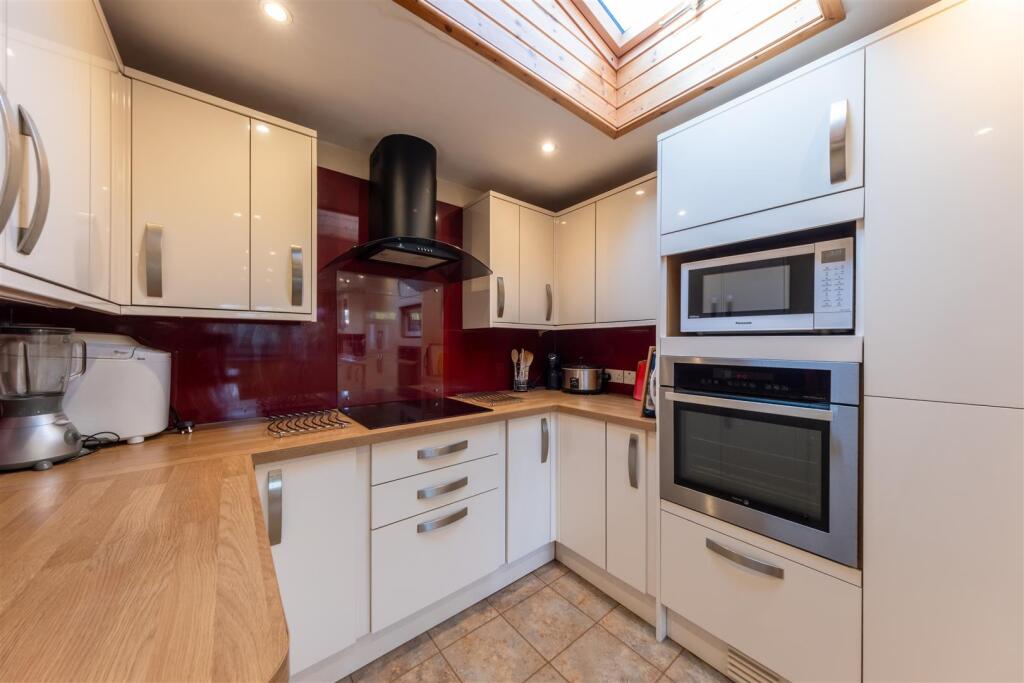 10 Windsor Close-003.jpg
