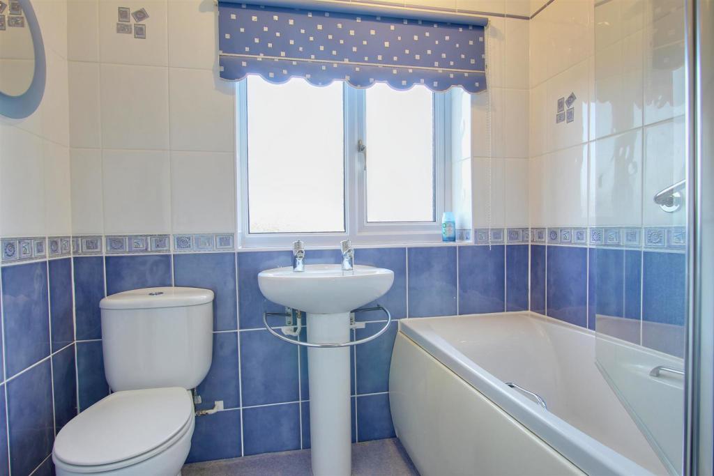 BATHROOM/W.C.