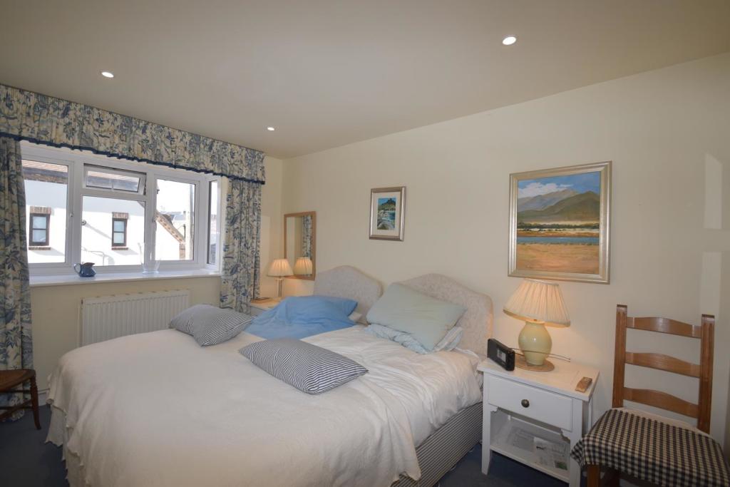 Bedroom 1.JPG
