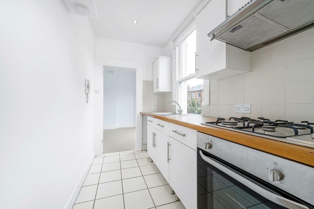 Kitchen (2).JPG