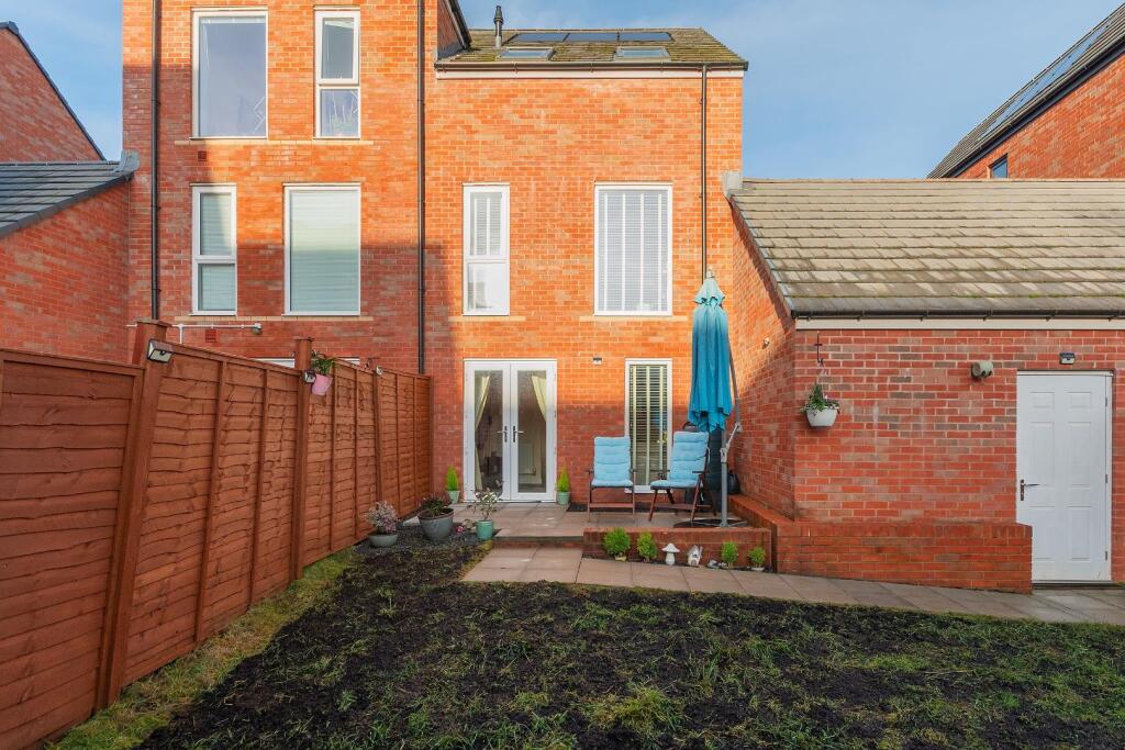 0M8RFP - External D.jpg