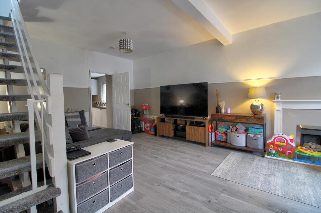 IMG_3804_5_6_Interior 4