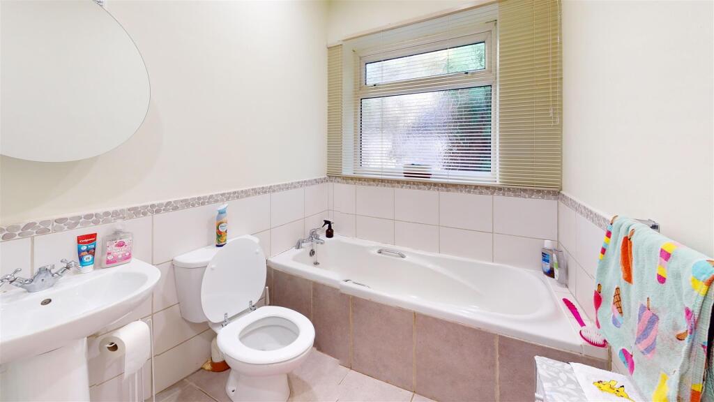 Highfield-Mews-Bathroom 1.jpg