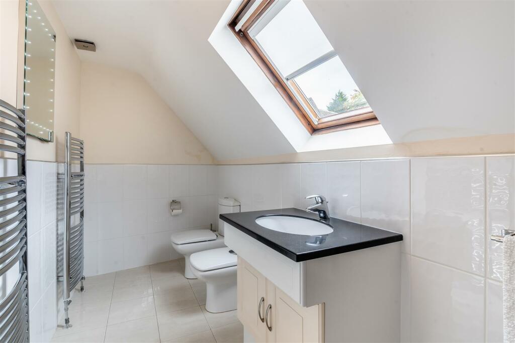 Bedroom 2 En Suite (1).jpg