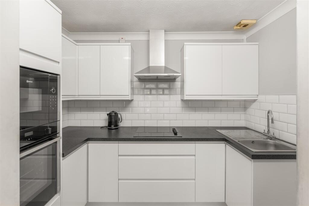 39 Chamberlaine Court, Banbury-8.jpg