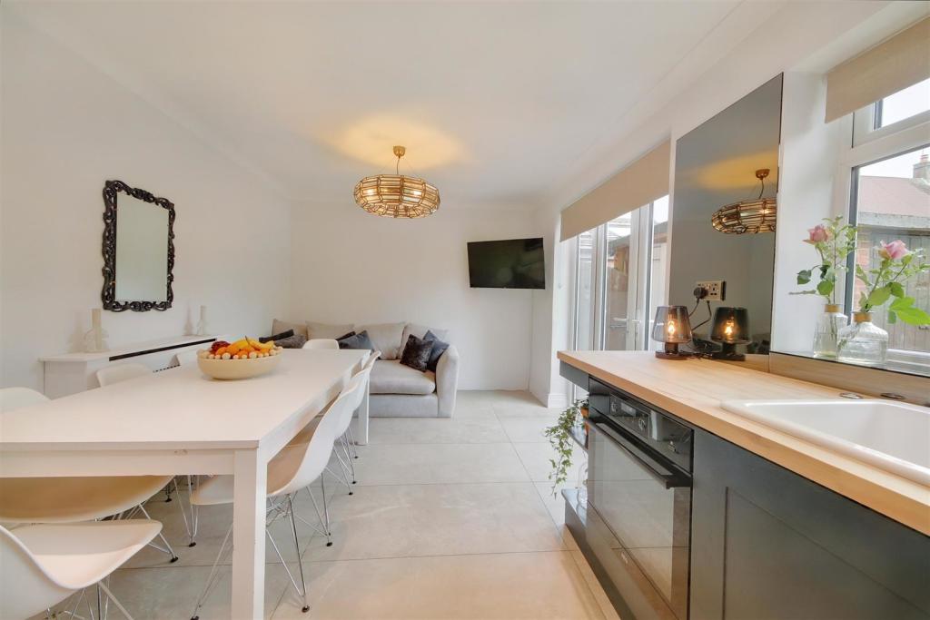 Kitchen Dining Room 2.jpg