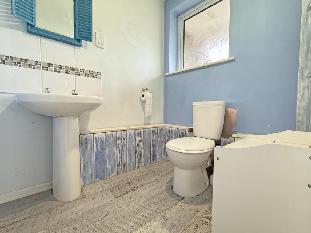 Rockfield Avenue 25 - WC.jpg