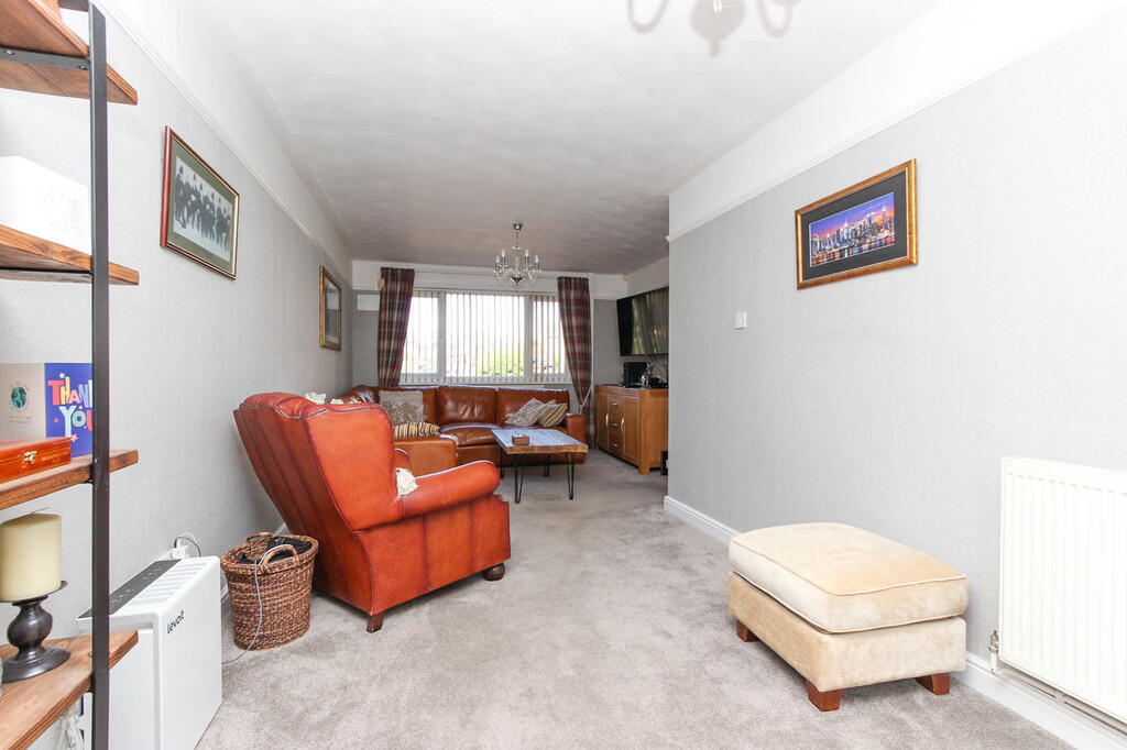 Lounge/Dining Roo...