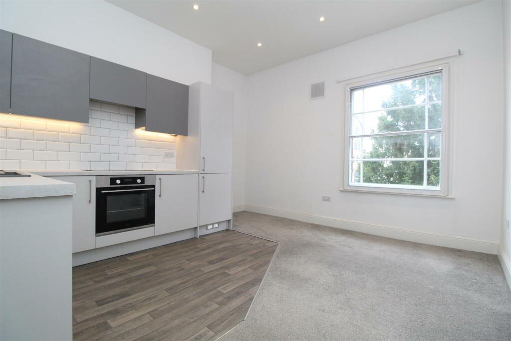 Lounge Kitchen.JPG