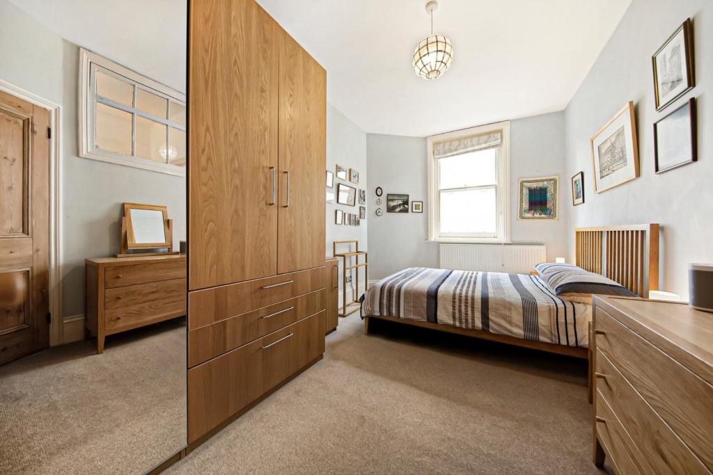 Bedroom (4).jpg
