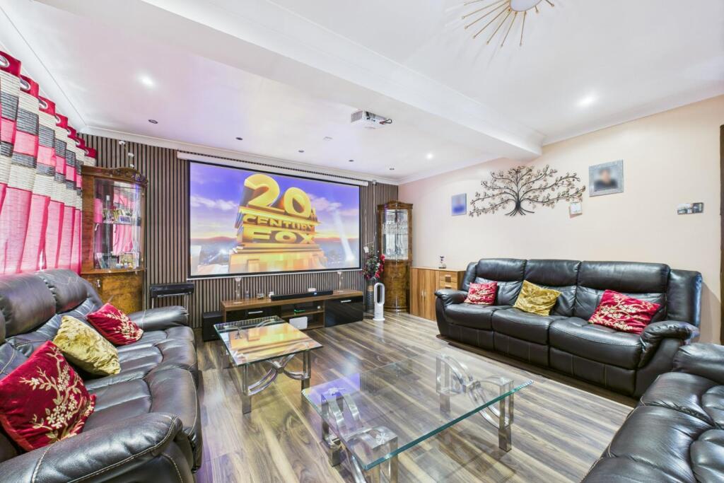 Living / Cinema Room