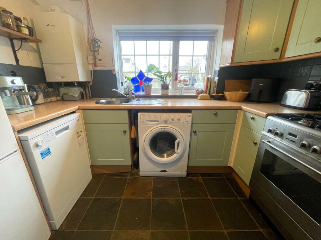 Kitchen 2.JPG