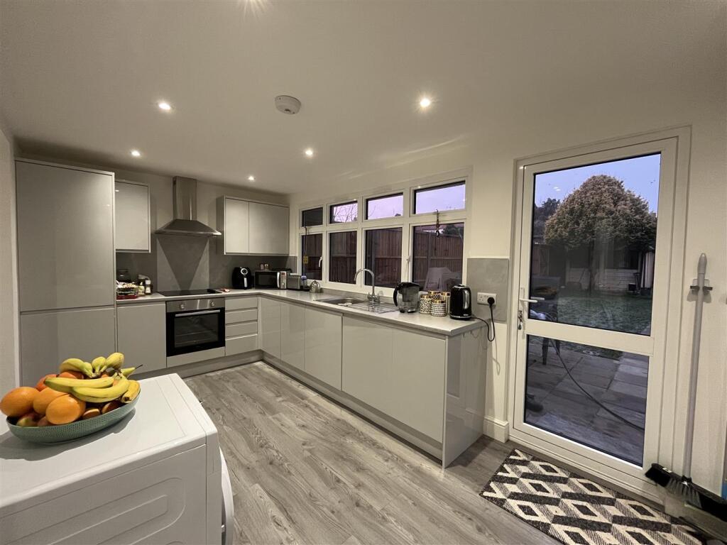 Kitchen 1.JPG