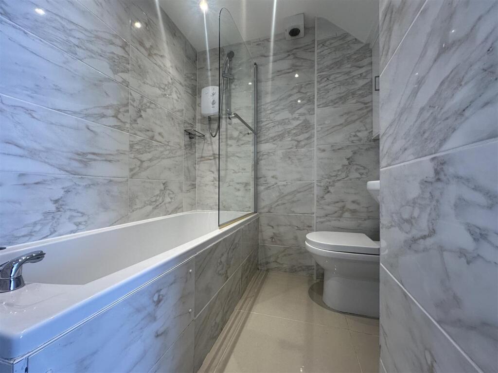 Bathroom I.jpg