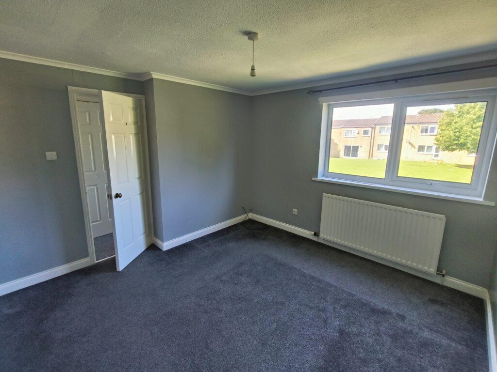BEDROOM 1   2.jpg