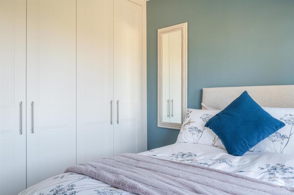 HILLSIDE CLOSE, 3- (14).jpg