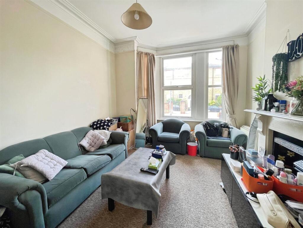 b787b77e-Living 20room.jpg