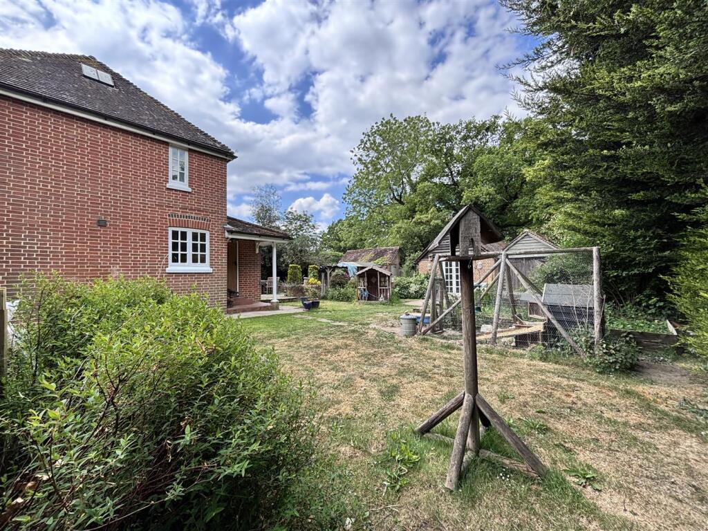 Corner Cottages Garden .jpg