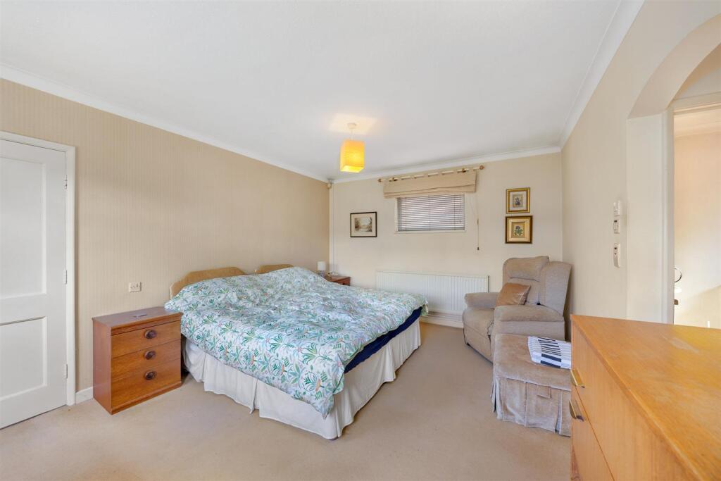 3 Cobbetts Way-4.jpg