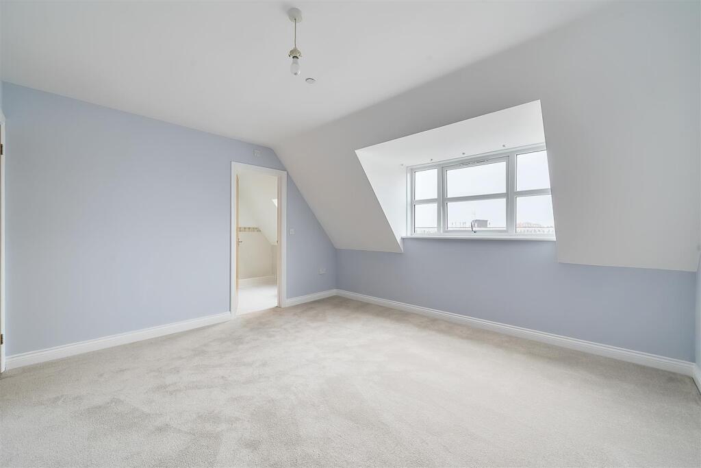 Bedroom to Ensuite
