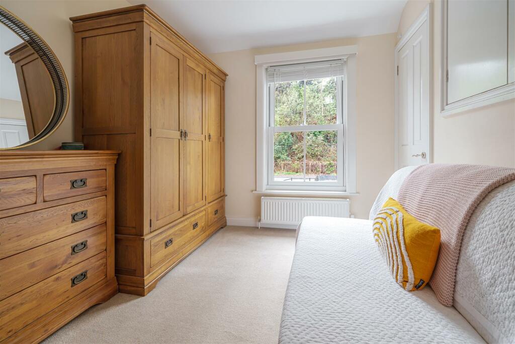 Bed 1.jpg