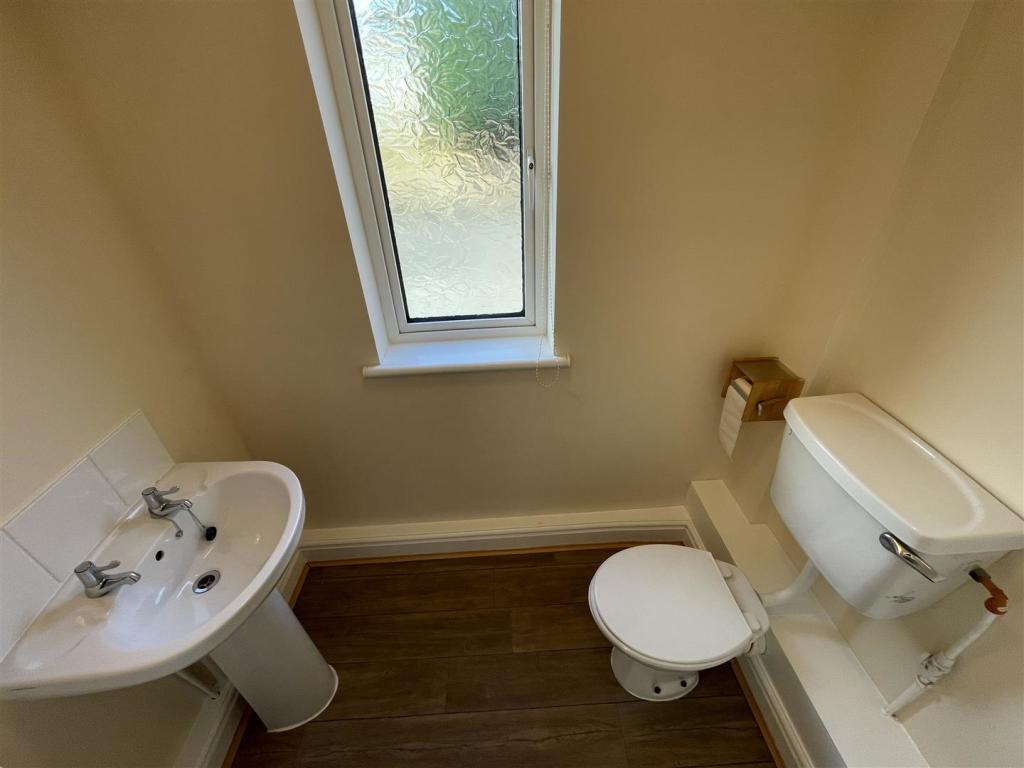 CLOAK ROOM OFF